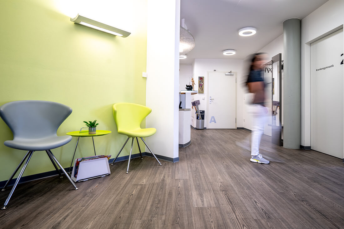Physiotherapie Schorndorf - Oussama Kabbara - Wartebereich der Praxis